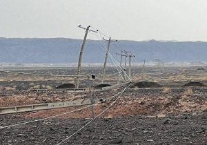 طوفان سبب قطع برق مناطقی از شهرستان «فنوج» شد