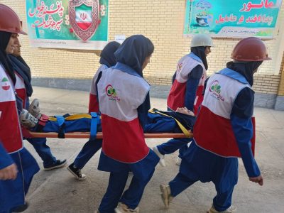 مانور پدافند غیرعامل در دبیرستان دخترانه مهر ایران فنوج برگزار شد