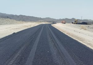 آغاز آسفالت ۴ کیلومتر از مسیر روستایی زبرینگ