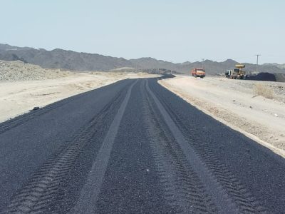 آغاز آسفالت ۴ کیلومتر از مسیر روستایی زبرینگ