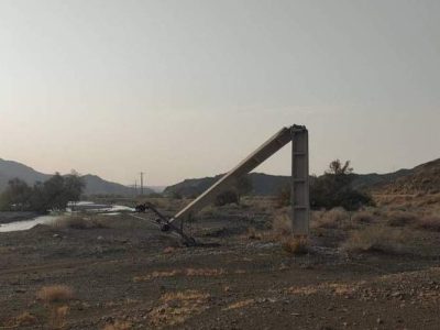 سقوط ۶۵ پایه برق در طوفان ایرانشهر